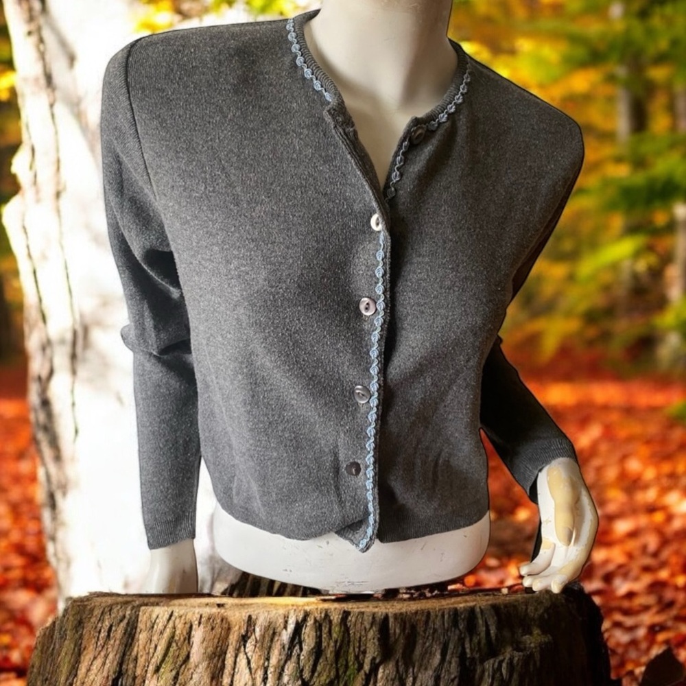 ❄️ 50% off winter Knits Landing floral trim  stretch button cardigan sweater M